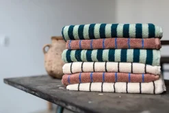 Naram towel - Sea foam & Deep teal fra Bongusta