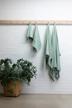 Naram towel - Sea foam & Deep teal fra Bongusta