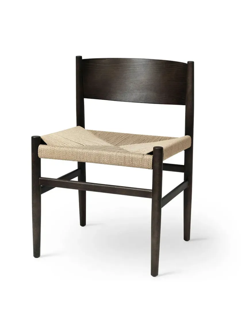 Nestor stol, sort bøg med natur flet fra Mater