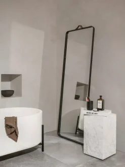 Norm Floor Mirror fra Audo Copenhagen