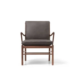 OW149 Colonial lænestol, valnød olie, Terra-læder af Ole Wanscher