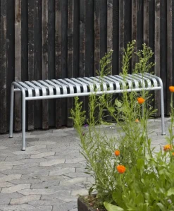 Palissade Bench, iron red fra Hay