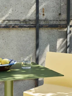 Palissade Cone Table, 65x65/olive fra Hay