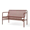 Palissade Dining Bench med armlæn, iron red fra Hay