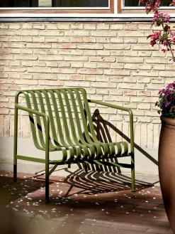 Palissade Lounge Chair Low, hot galvanised fra Hay