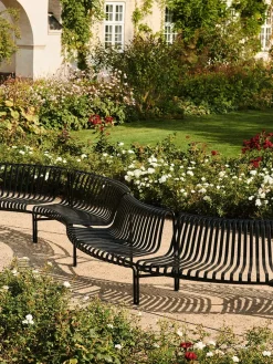 Palissade Park Dining Bench, out, sky grey fra Hay