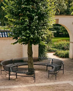 Palissade Park Dining Bench, in, iron red fra Hay