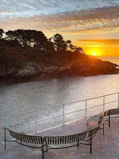 Palissade Park Dining Bench, in, iron red fra Hay