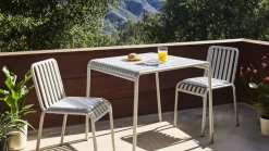 Palissade Table 90x82, sky grey fra Hay