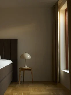 Panthella 320 bordlampe, messing af Verner Panton