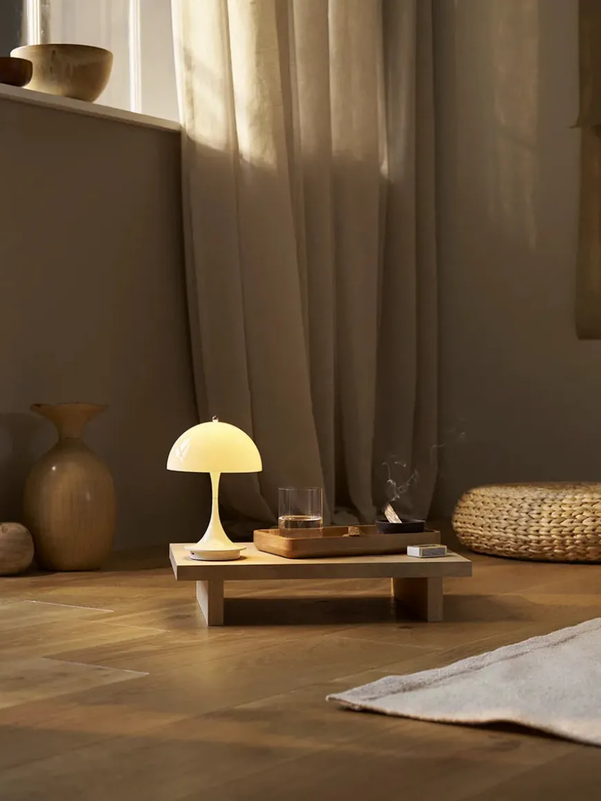 Panthella 160 Portable V3, chrome beige af Verner Panton