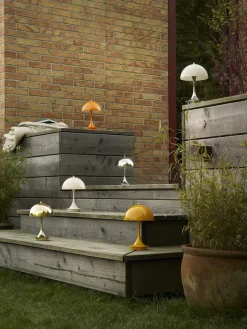 Panthella 160 Portable V3, chrome beige af Verner Panton