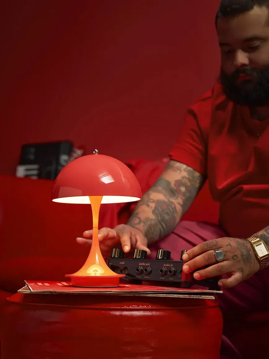 Panthella 160 Portable V3, chrome beige af Verner Panton