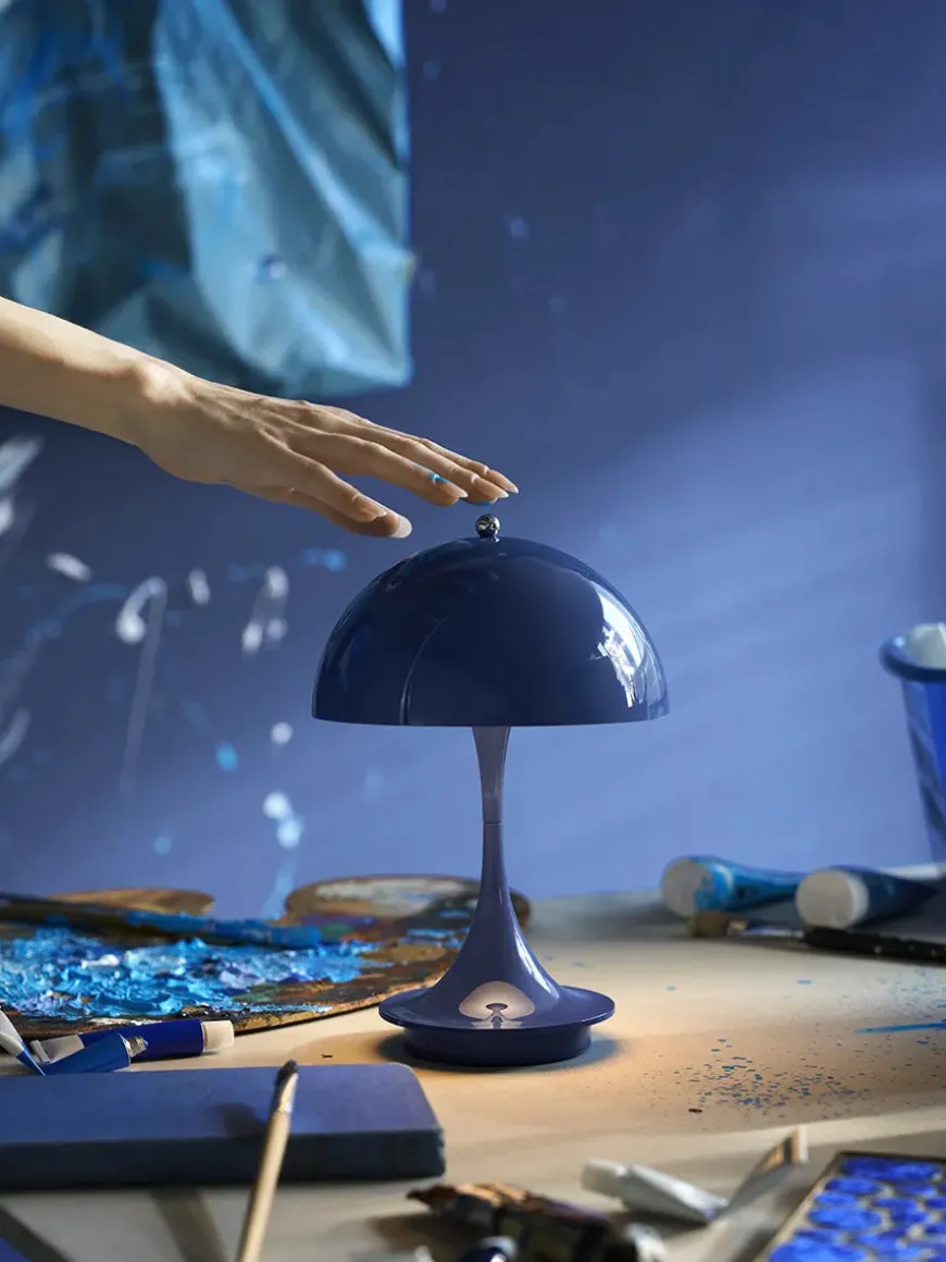 Panthella 160 Portable V3, opal pale blue af Verner Panton