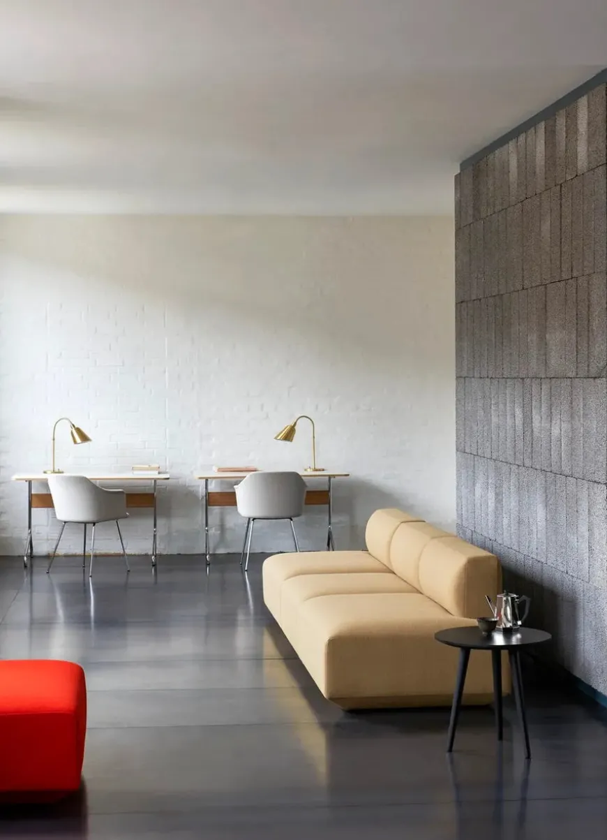 Pavilion Skrivebord AV17 fra &Tradition