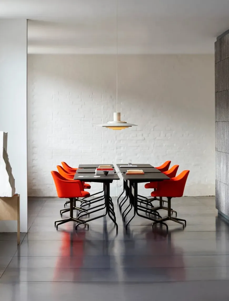 Pavilion Skrivebord AV17 fra &Tradition