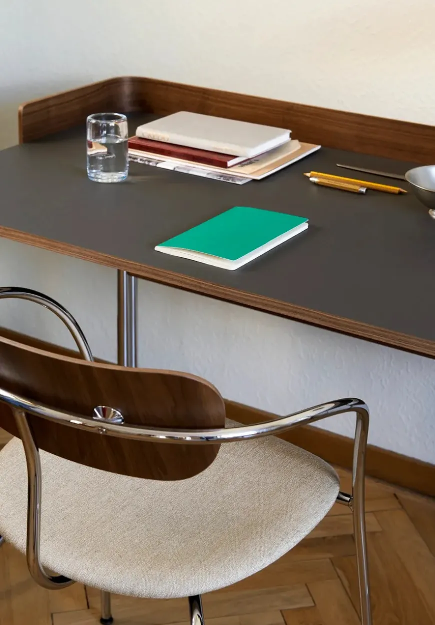 Pavilion Skrivebord AV17 fra &Tradition