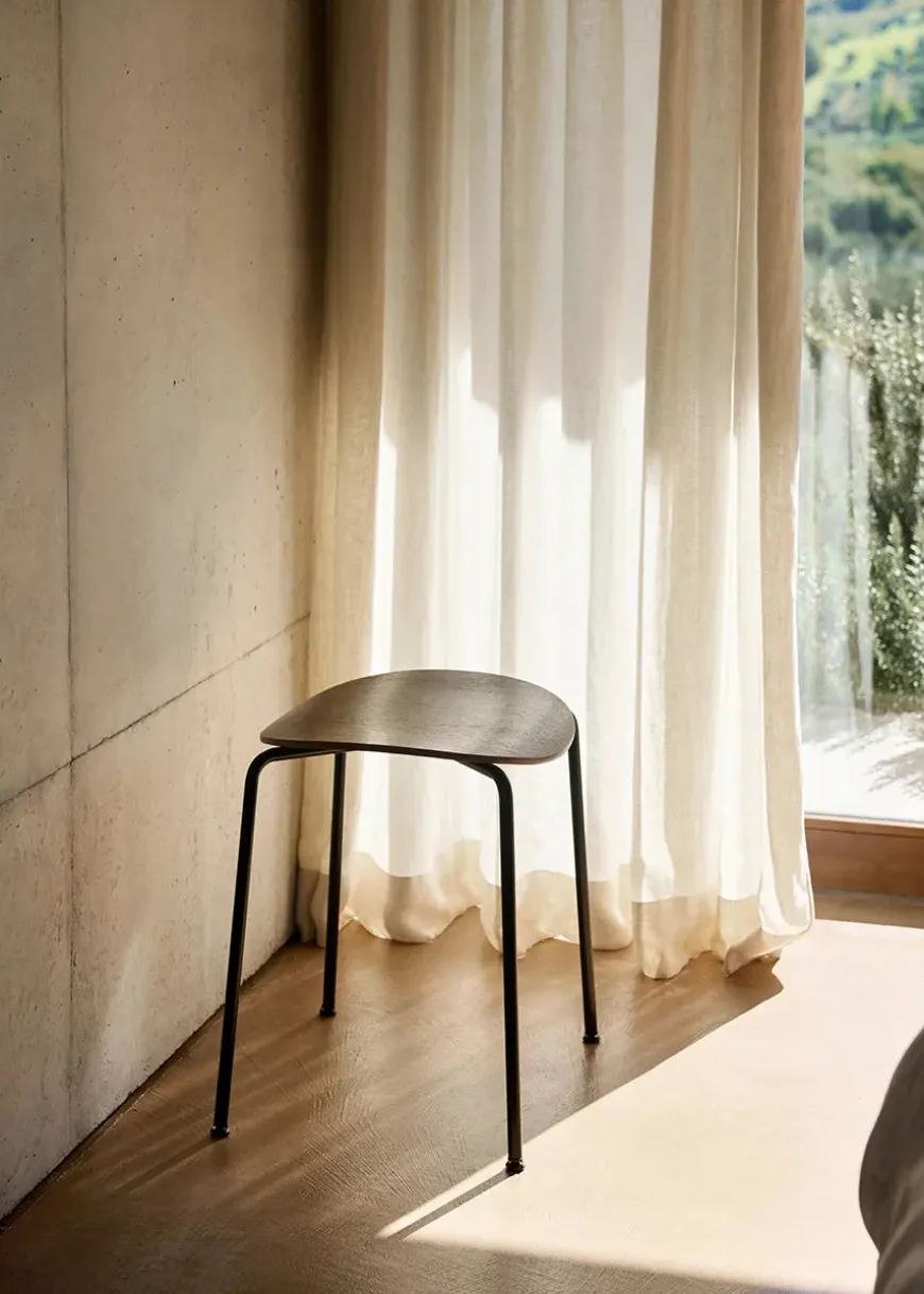 Pavilion Stool AV36 fra &Tradition