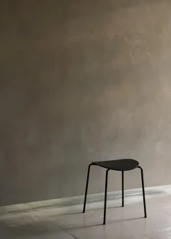 Pavilion Stool AV36 fra &Tradition