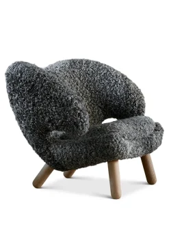 Pelikanstolen, gotlandsk fåreskind af Finn Juhl