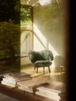 Pelikanstolen, gotlandsk fåreskind af Finn Juhl