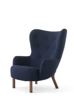 Petra VB3 Chair, moonlight sheepskin/walnut fra &Tradition