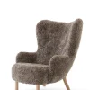 Petra VB3 Chair, sahara sheepskin/oak fra &Tradition