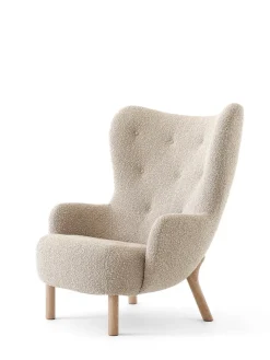 Petra VB3 Chair, sahara sheepskin/oak fra &Tradition