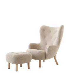 Petra VB3 inkl. Skammel, sheepskin moonlight fra &Tradition