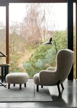 Petra VB3 lænestol inkl. Skammel, Ecriture 0640 fra &Tradition