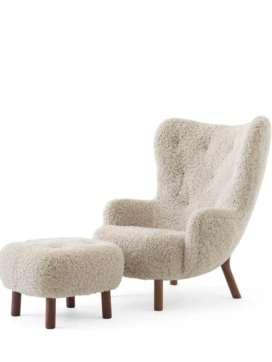 Petra VB3 lænestol inkl. Skammel, Sheepskin honey 50 fra &Tradition