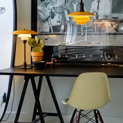 PH 3½-2½ Bordlampe, rød af Poul Henningsen