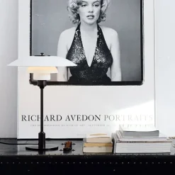 PH 3½-2½ Bordlampe, rød af Poul Henningsen