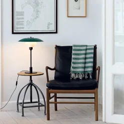 PH 3½-2½ Bordlampe, rød af Poul Henningsen