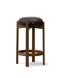 Pioneer Bar Stool, lacquered oak/zero 0001 fra Fredericia Furniture