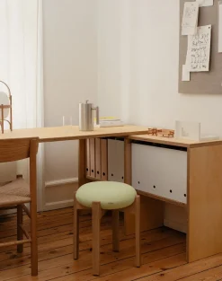 Pioneer Stool, lacquered oak/max 95 fra Fredericia Furniture