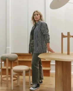 Pioneer Stool, lacquered oak/max 95 fra Fredericia Furniture