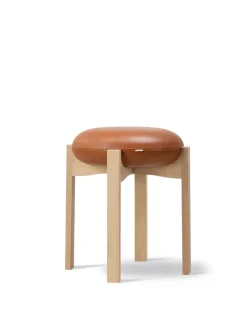 Pioneer Stool, lacquered oak/zero 0001 fra Fredericia Furniture