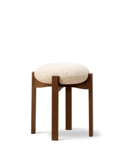 Pioneer Stool, smoked oak/primo 86 fra Fredericia Furniture