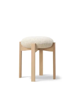 Pioneer Stool, smoked oak/primo 86 fra Fredericia Furniture