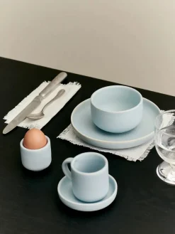 Pisu 18 Egg Cup, sky blue fra Louise Roe