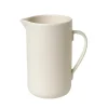 Pisu 15 Pitcher, vanilla white fra Louise Roe