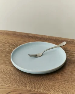 Pisu 16 Plate, sky blue fra Louise Roe