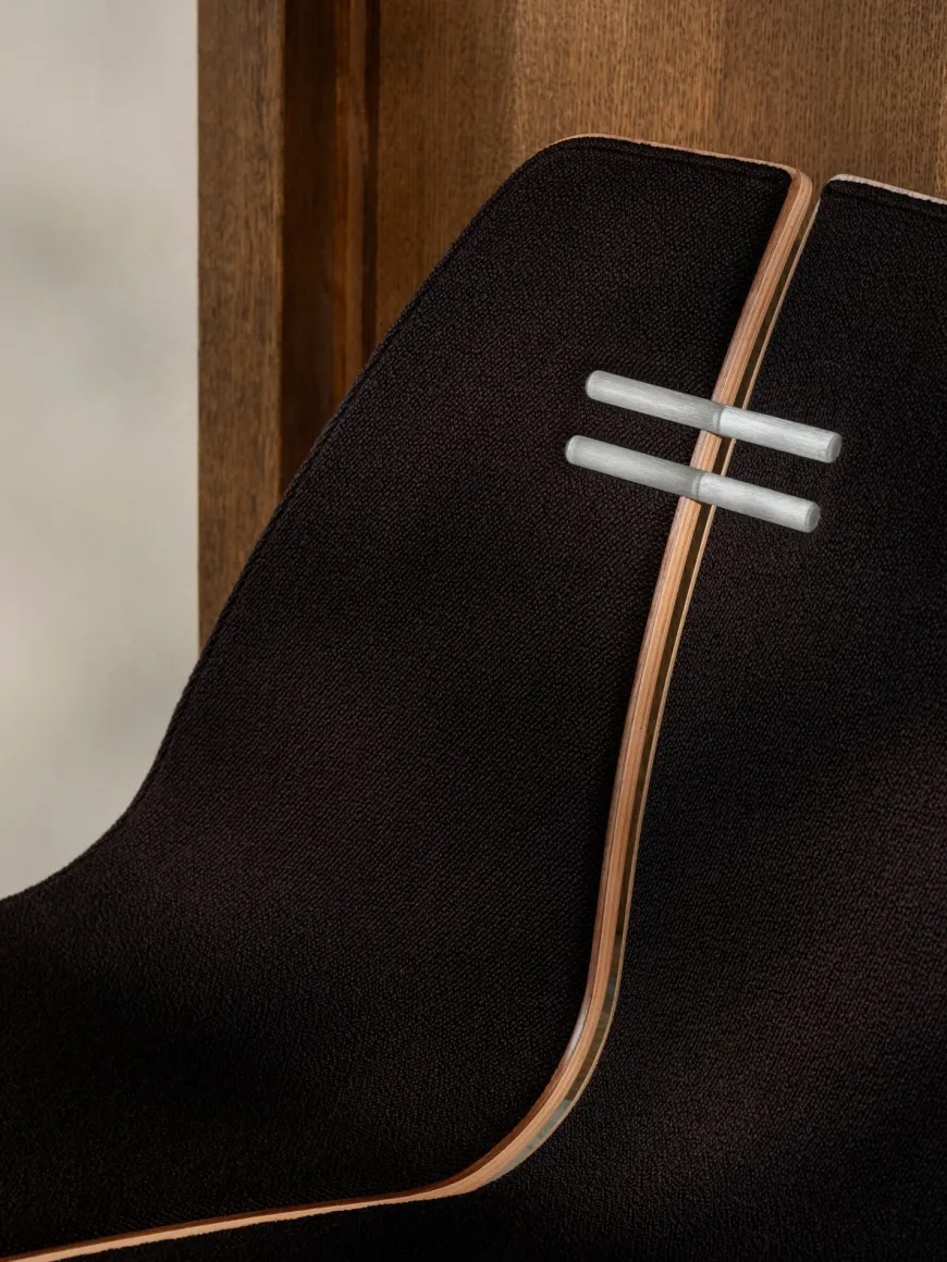 PK23 forsidepolstret, Walnut af Poul Kjærholm