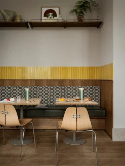 PK3 spisebordsstol, sort ask af Poul Kjærholm