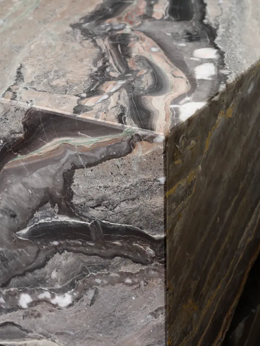 Plinth Cubic, grey galaxy marble fra Audo Copenhagen