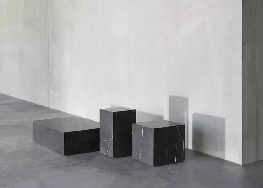 Plinth Cubic, grey galaxy marble fra Audo Copenhagen