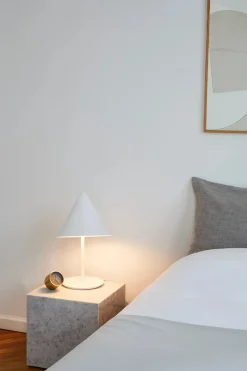 Plinth Cubic Grey Kendzo marmor fra Audo Copenhagen