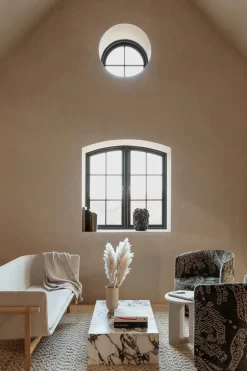 Plinth Low Black Nero Marquina marmor fra Audo Copenhagen