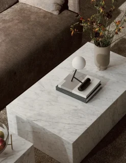 Plinth Low Sand Kunis Breccia marmor fra Audo Copenhagen
